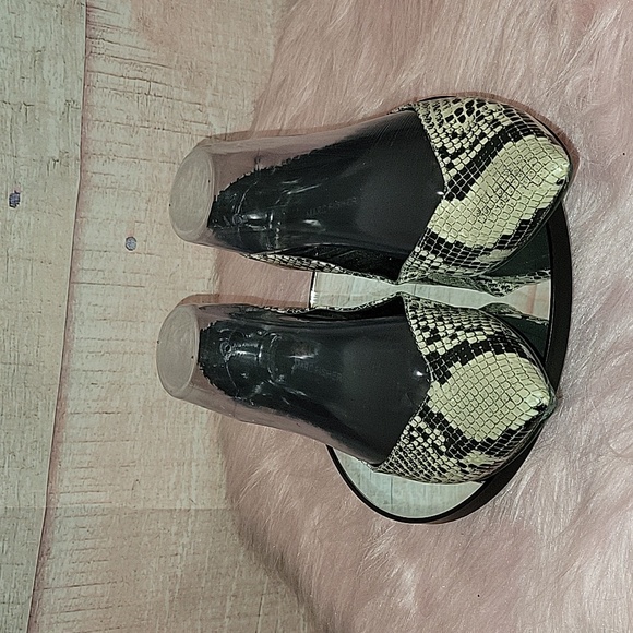 MARC FISHER Snakeskin Pointy Flats - Picture 3 of 6